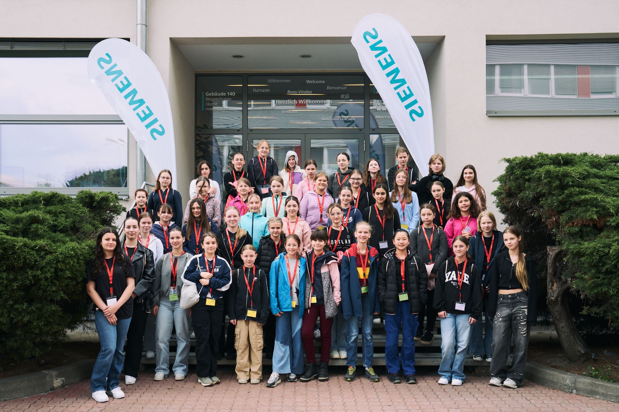 Zukunft & High-Tech: 75 junge Frauen beim Töchtertag und Girls Day bei Siemens Mobility